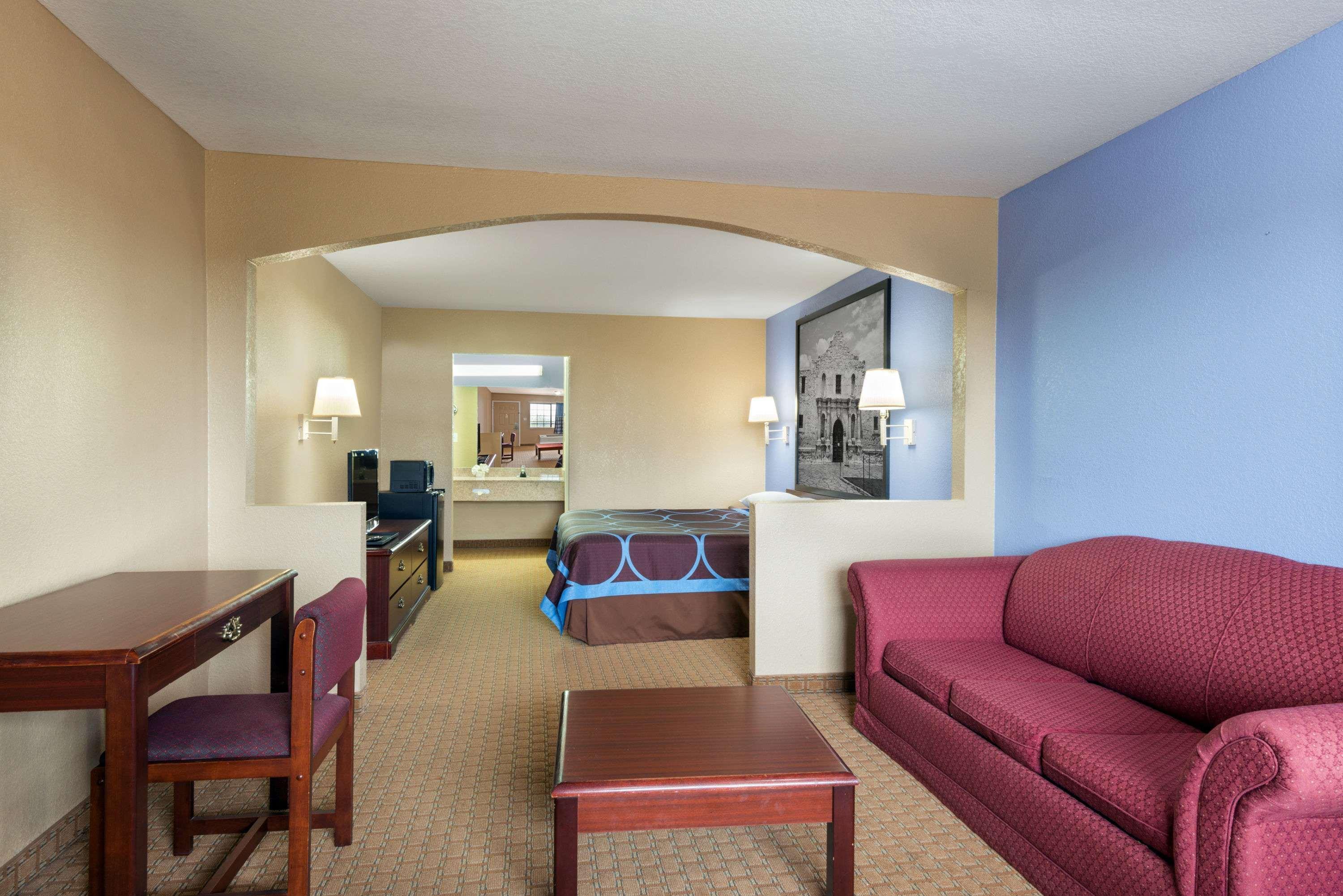 Super 8 By Wyndham San Antonio/Riverwalk Area Exterior foto