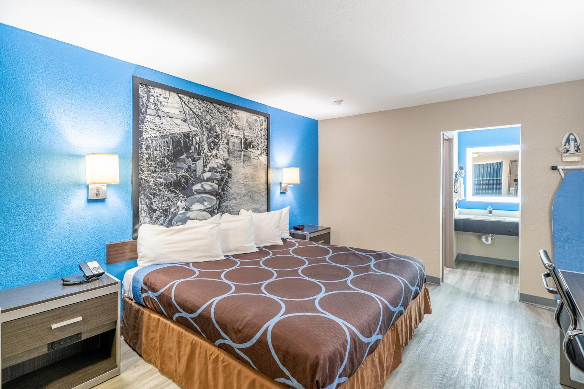 Super 8 By Wyndham San Antonio/Riverwalk Area Exterior foto