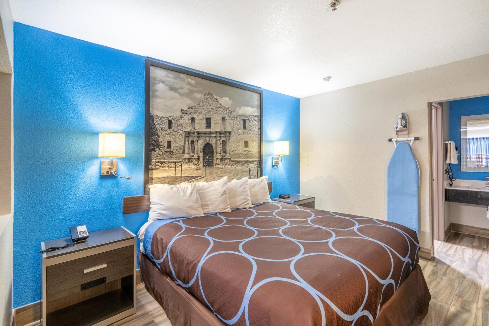 Super 8 By Wyndham San Antonio/Riverwalk Area Exterior foto